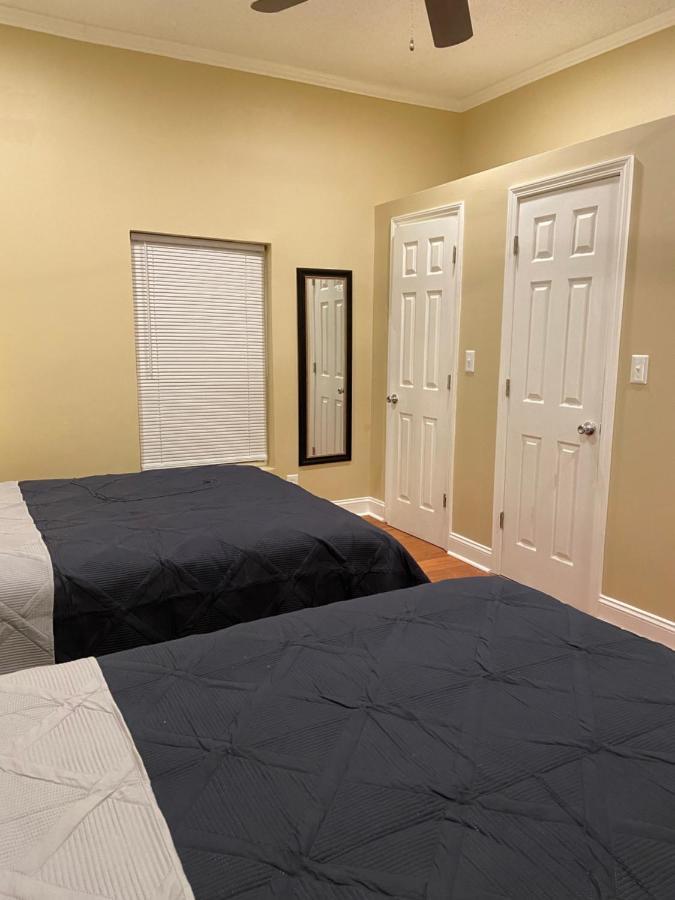 Modern 3-Bedroom, Big Fence Yard, Pets Stay Free Durham Exterior foto