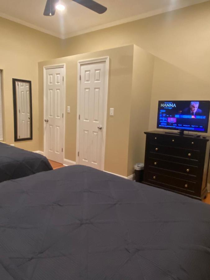 Modern 3-Bedroom, Big Fence Yard, Pets Stay Free Durham Exterior foto